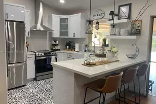 8453 NW 189 Street Rd, Hialeah, FL 33015 - Photo 13