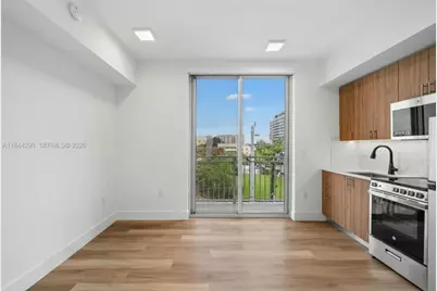 650 SW 1st St #206, Miami, FL 33130 - Photo 3