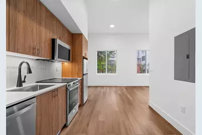 650 SW 1st St #103, Miami, FL 33130 - Photo 3