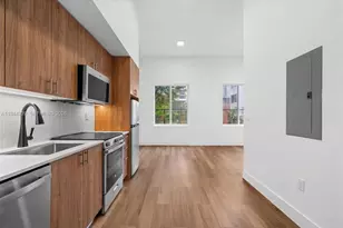 650 SW 1st St, Miami, FL 33130 - Photo 3