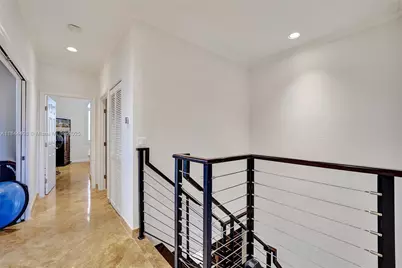 1375 Harbor Vw E, Hollywood, FL 33019 - Photo 23