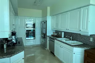 5025 Collins Ave, Miami Beach, FL 33140 - Photo 9