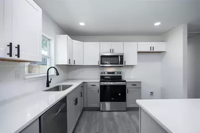 1523 NE 1st Avenue, Gainesville, FL 32641 - Photo 9