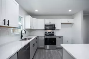 1523 NE 1st Ave, Gainesville, FL 32641 - Photo 9