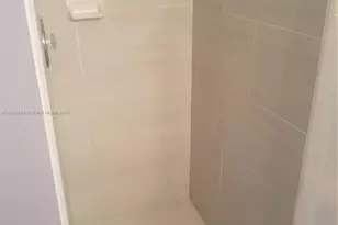 2600 Collins Ave, Miami Beach, FL 33140 - Photo 17