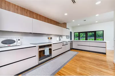 117 S Royal Poinciana Blvd, Miami Springs, FL 33166 - Photo 7