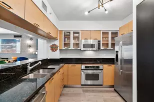 31 SE 5th St, Miami, FL 33131 - Photo 3