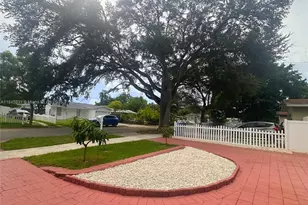 6120 Hayes St, Hollywood, FL 33024 - Photo 9