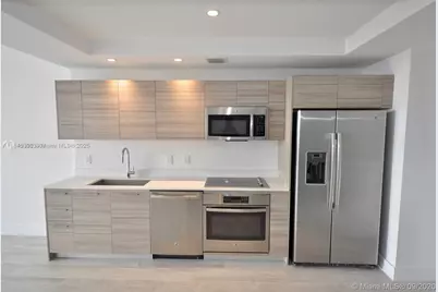 121 NE 34th St #806, Miami, FL 33137 - Photo 3
