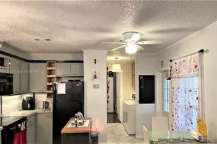 8671 SW 18th Pl, Davie, FL 33324 - Photo 5