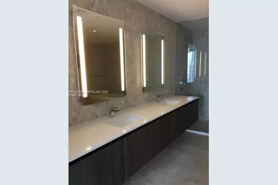 88 SW 7th St #2603, Miami, FL 33130 - Photo 3