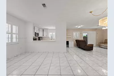 331 NW 101st Terrace, Pembroke Pines, FL 33026 - Photo 9