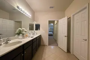 8878 W 33rd Ave, Hialeah, FL 33018 - Photo 21