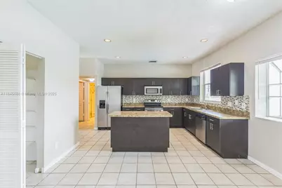 18091 SW 22nd St, Miramar, FL 33029 - Photo 7