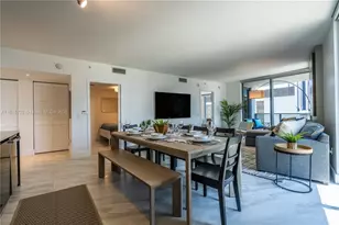 31 SE 6th St, Miami, FL 33131 - Photo 1