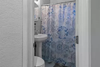 117 W 34th St, Hialeah, FL 33012 - Photo 13