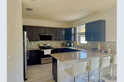 3523 W 105th Pl, Hialeah, FL 33018 - Photo 9