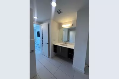 7875 NW 107th Ave #318, Doral, FL 33178 - Photo 9