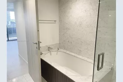 1000 Brickell Plz #4814, Miami, FL 33131 - Photo 9