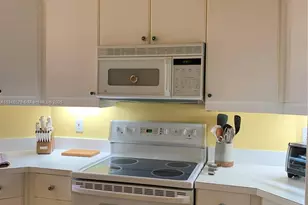 231 W Canterbury Dr W, Palm Beach Gardens, FL 33418 - Photo 11