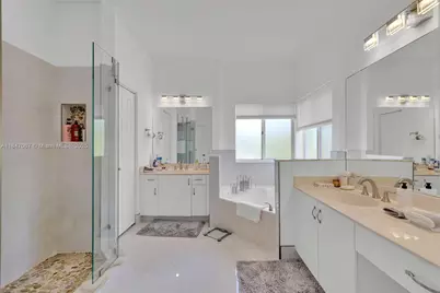 7301 NW 107th Pl, Doral, FL 33178 - Photo 13