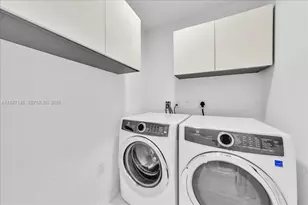 851 NE 1st Ave, Miami, FL 33132 - Photo 39