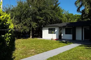 930 NE 163rd St, North Miami Beach, FL 33162 - Photo 3