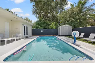 560 NE 161st St, Miami, FL 33162 - Photo 41