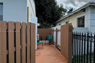 460 NW 109th St, Miami, FL 33168 - Photo 3