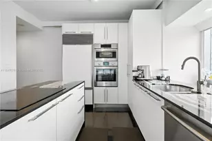 1435 Brickell Ave, Miami, FL 33131 - Photo 9