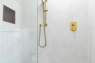 690 NE 118th St, Biscayne Park, FL 33161 - Photo 25