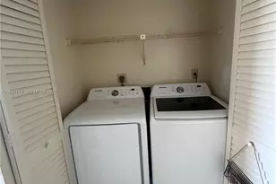 900 NE 195th St, Miami, FL 33179 - Photo 23