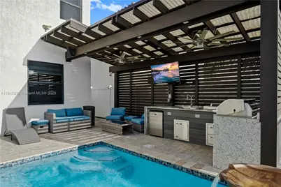 8776 W 33rd Ave, Hialeah, FL 33018 - Photo 55