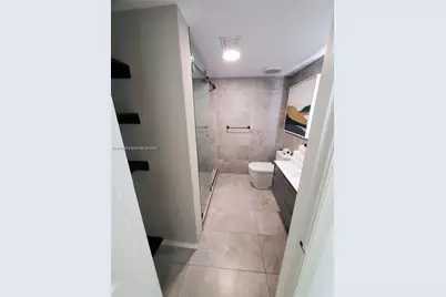 1200 Brickell Bay Dr #3309, Miami, FL 33131 - Photo 13