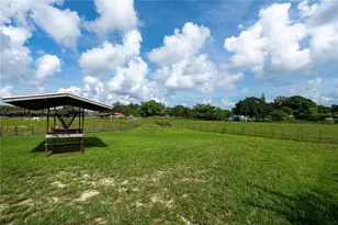 1921 SW 112th Ave, Davie, FL 33325 - Photo 13