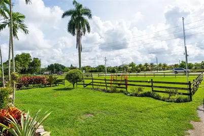 1921 SW 112th Ave, Davie, FL 33325 - Photo 15