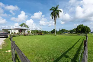 1921 SW 112th Ave, Davie, FL 33325 - Photo 3
