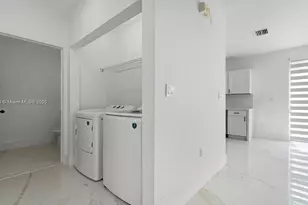 1070 NE 42nd Ave, Homestead, FL 33033 - Photo 13