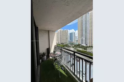 540 Brickell Key Dr #1524, Miami, FL 33131 - Photo 21