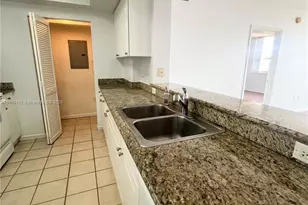 19501 W Country Club Dr, Aventura, FL 33180 - Photo 3