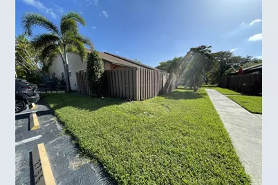 2754 N Nob Hill Rd, Sunrise, FL 33322 - Photo 19