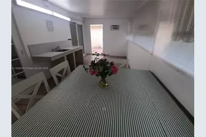 8945 NW 114th St, Hialeah Gardens, FL 33018 - Photo 13