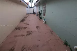 8945 NW 114th St, Hialeah Gardens, FL 33018 - Photo 15