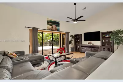 7921 NW 90th Ave, Tamarac, FL 33321 - Photo 15