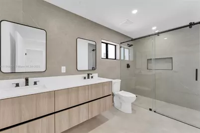 7993 W 18th Ln, Hialeah, FL 33014 - Photo 19