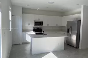 212 SW 159th Ter, Pembroke Pines, FL 33027 - Photo 5