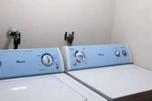 7777 Grande St, Sunrise, FL 33351 - Photo 13