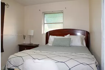 7320 NW 2nd St, Pembroke Pines, FL 33024 - Photo 11