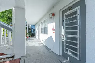 275 Farnham L, Deerfield Beach, FL 33442 - Photo 3