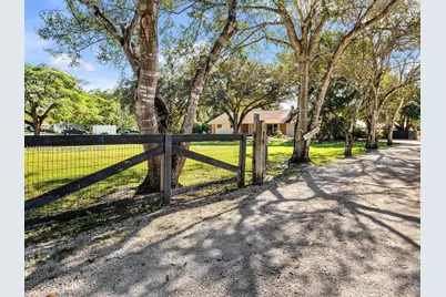 13350 Luray Rd, Southwest Ranches, FL 33330 - Photo 3